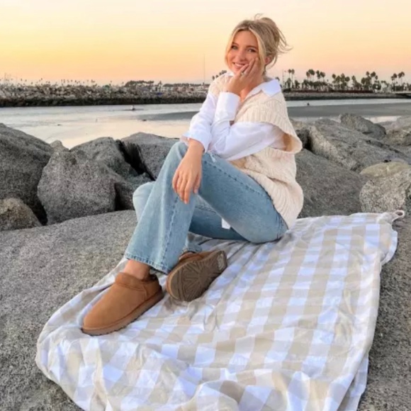 UGG Classic Slipper - Picture 6 of 9